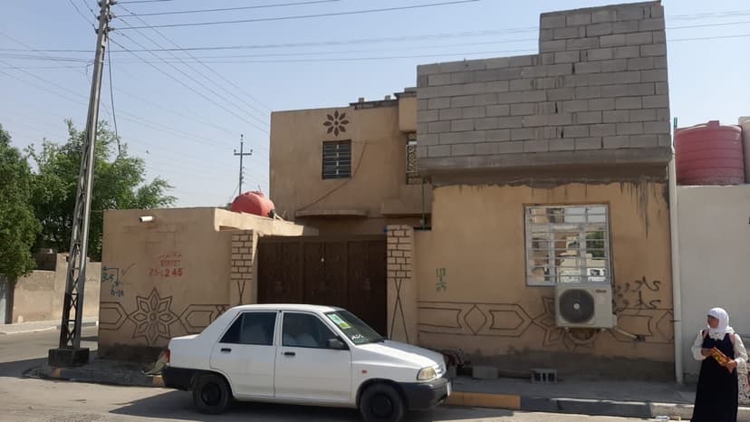 بيت عل شارع عام جميع الخدمات متوفره