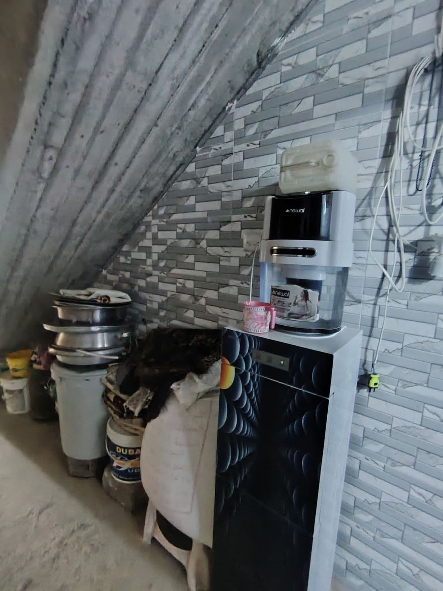 دار للبيع مساحه 100 متر طابقين  ✅موصل حي الانتصار شارع 60خلف جامع الغرباء سند طابوالزهور شرط التحويليتكون من 3 غرف نوم 💤 وهولين واستقبال ومطبخ ومشتملات وبيتونه طابق ثالث كبيره تبليط خدمات كامله 👉👉السعر 74 وبي مجال للاستفسار الاتصال الارقام التاليه 0776885548207503424865@الجميع @إشارة - Thumbnail 3