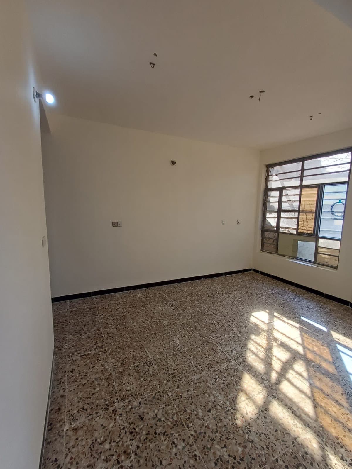 بيت للبيع في حي الجامعة - 3