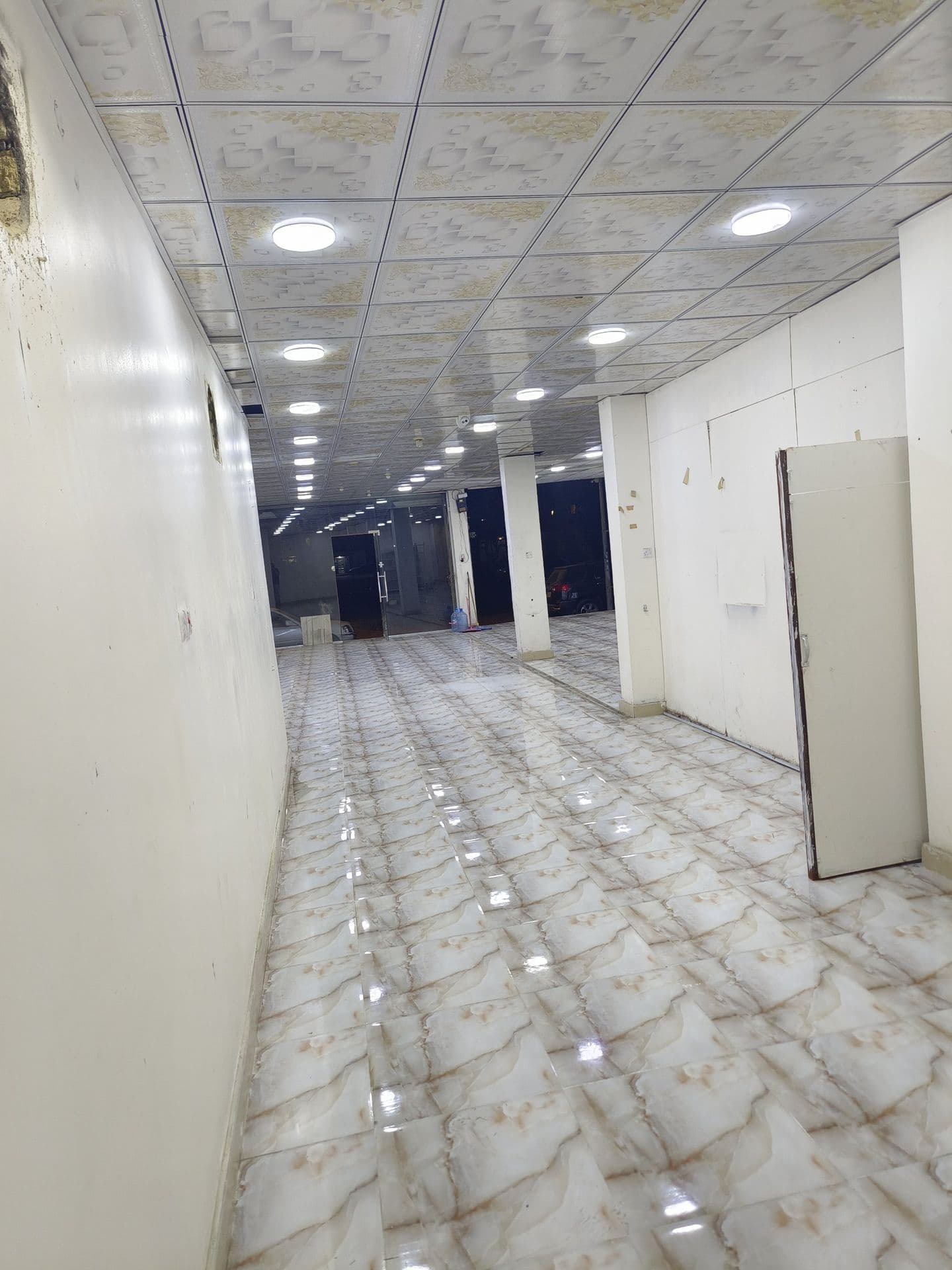 محلات او مساحة 250م للايجار  - 2