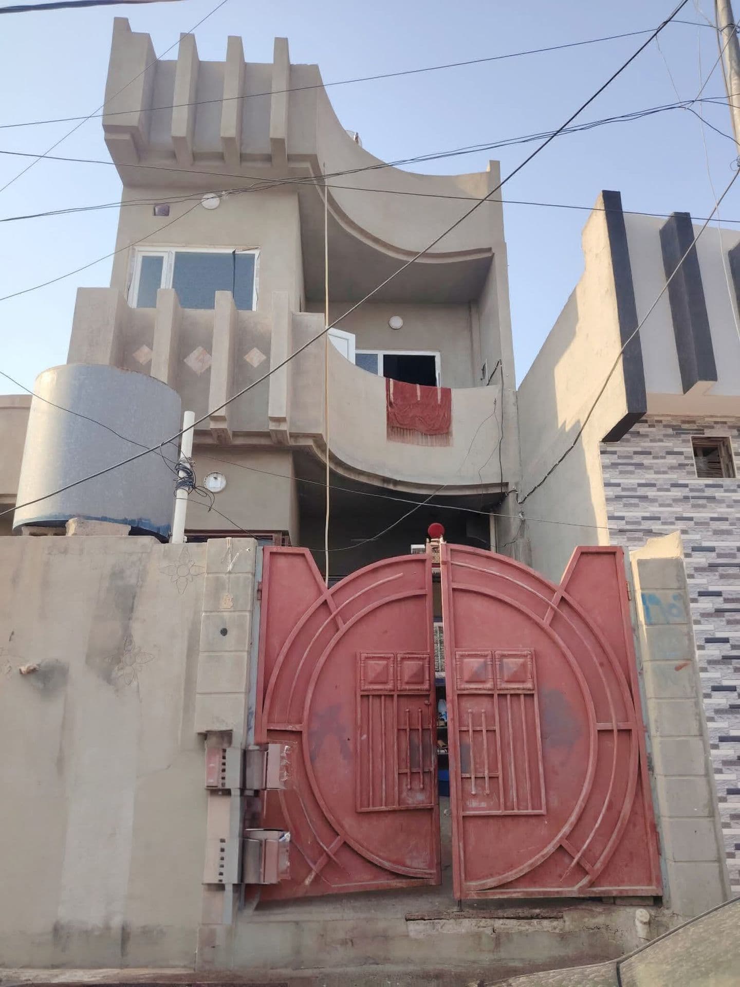 دار للبيع مساحه 100 متر طابقين  ✅موصل حي الانتصار شارع 60خلف جامع الغرباء سند طابوالزهور شرط التحويليتكون من 3 غرف نوم 💤 وهولين واستقبال ومطبخ ومشتملات وبيتونه طابق ثالث كبيره تبليط خدمات كامله 👉👉السعر 74 وبي مجال للاستفسار الاتصال الارقام التاليه 0776885548207503424865@الجميع @إشارة - Thumbnail 10