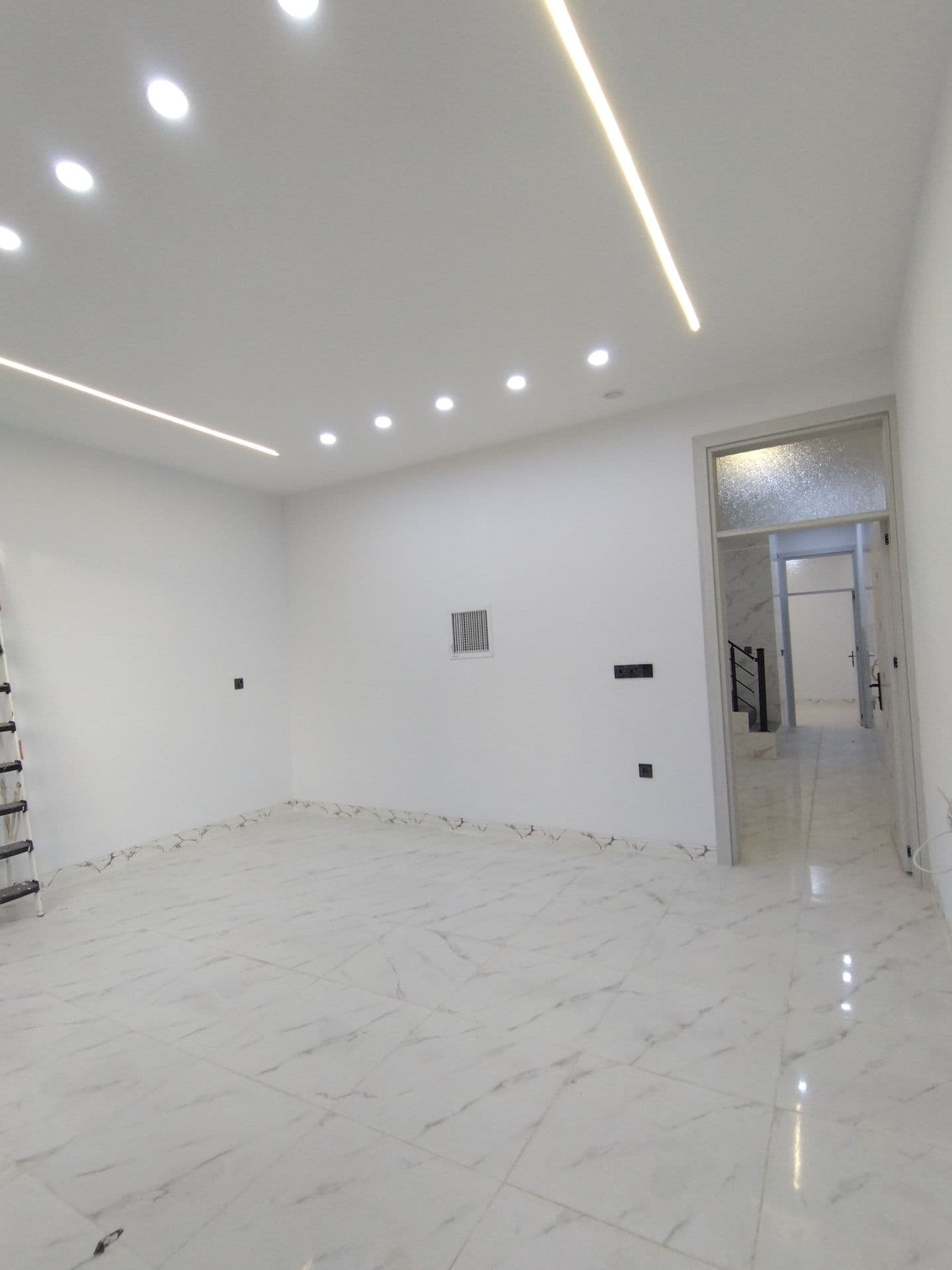 دار للبيع طابقين في منطقة حي العسكري  - Thumbnail 4