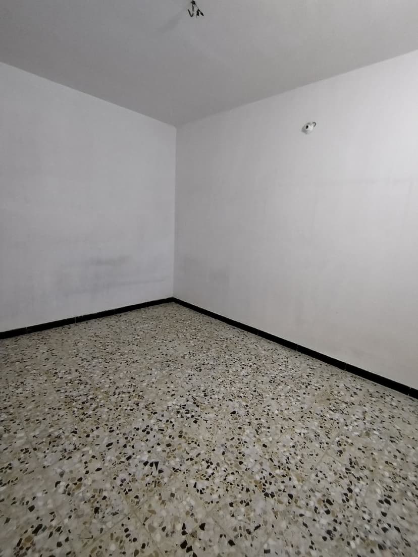  دار للايجار في حي السلام مساحه 50م