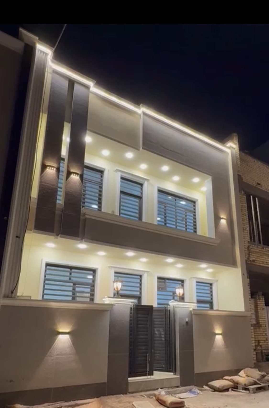 دار للبيع طابقين