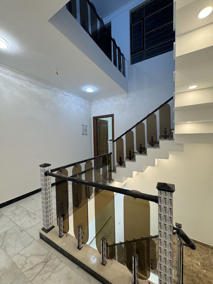 دار حديث طابقين