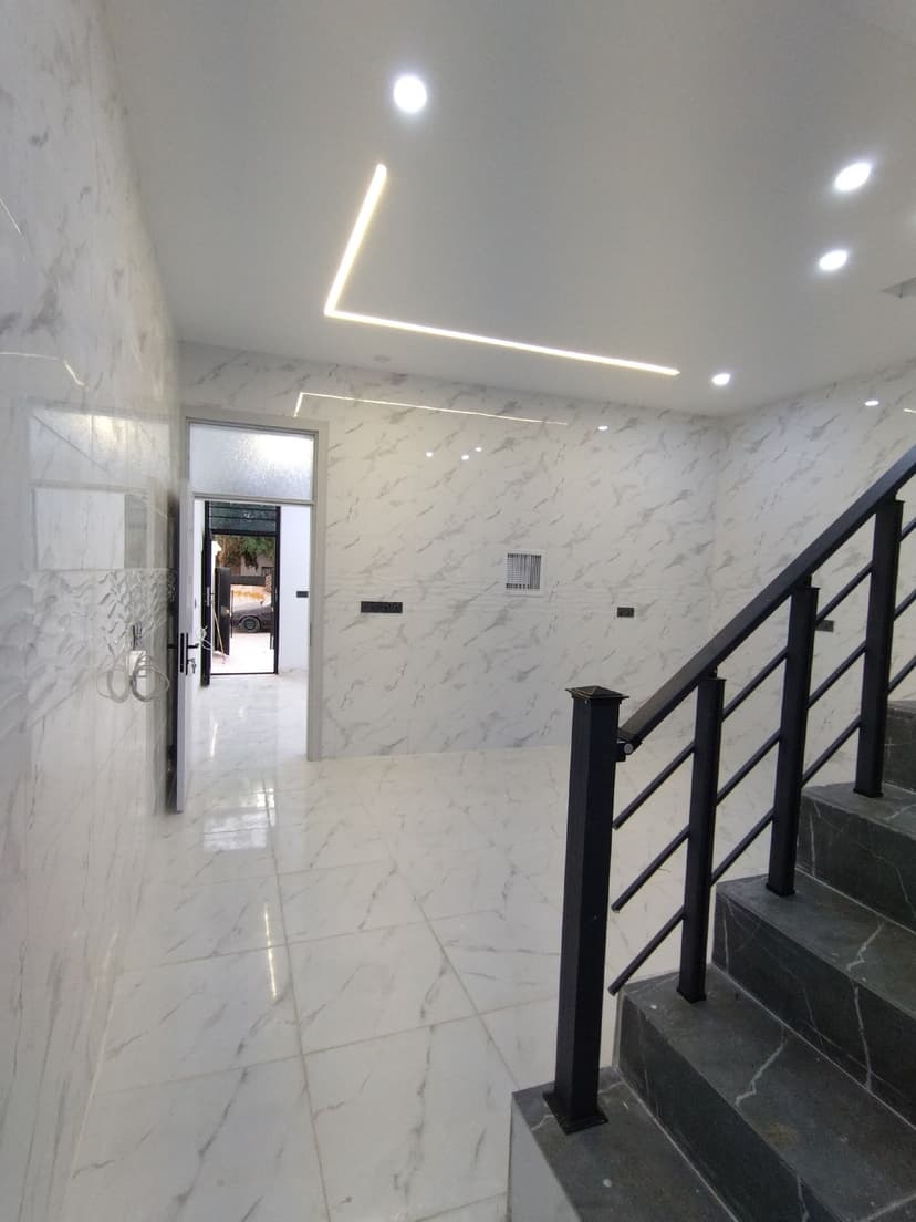 دار للبيع طابقين في منطقة حي العسكري 