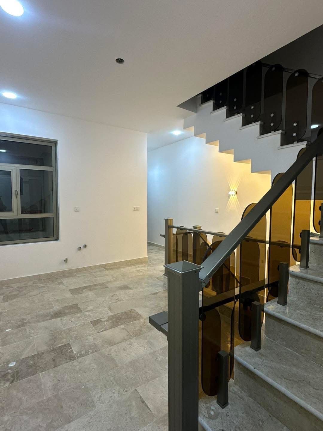 دار للبيع في حي الجهاد الرفاق الثانية خلف اربع شوراع  - Thumbnail 2