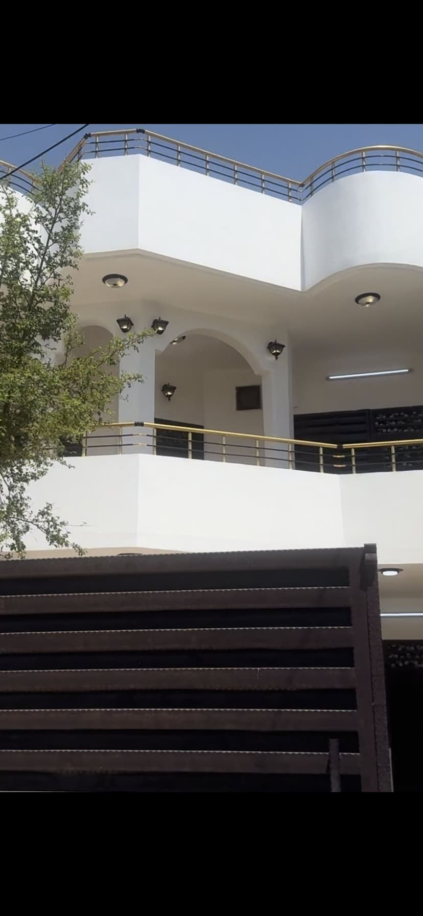 دار للبيع طريق بغداد خلف أسواق غندوره