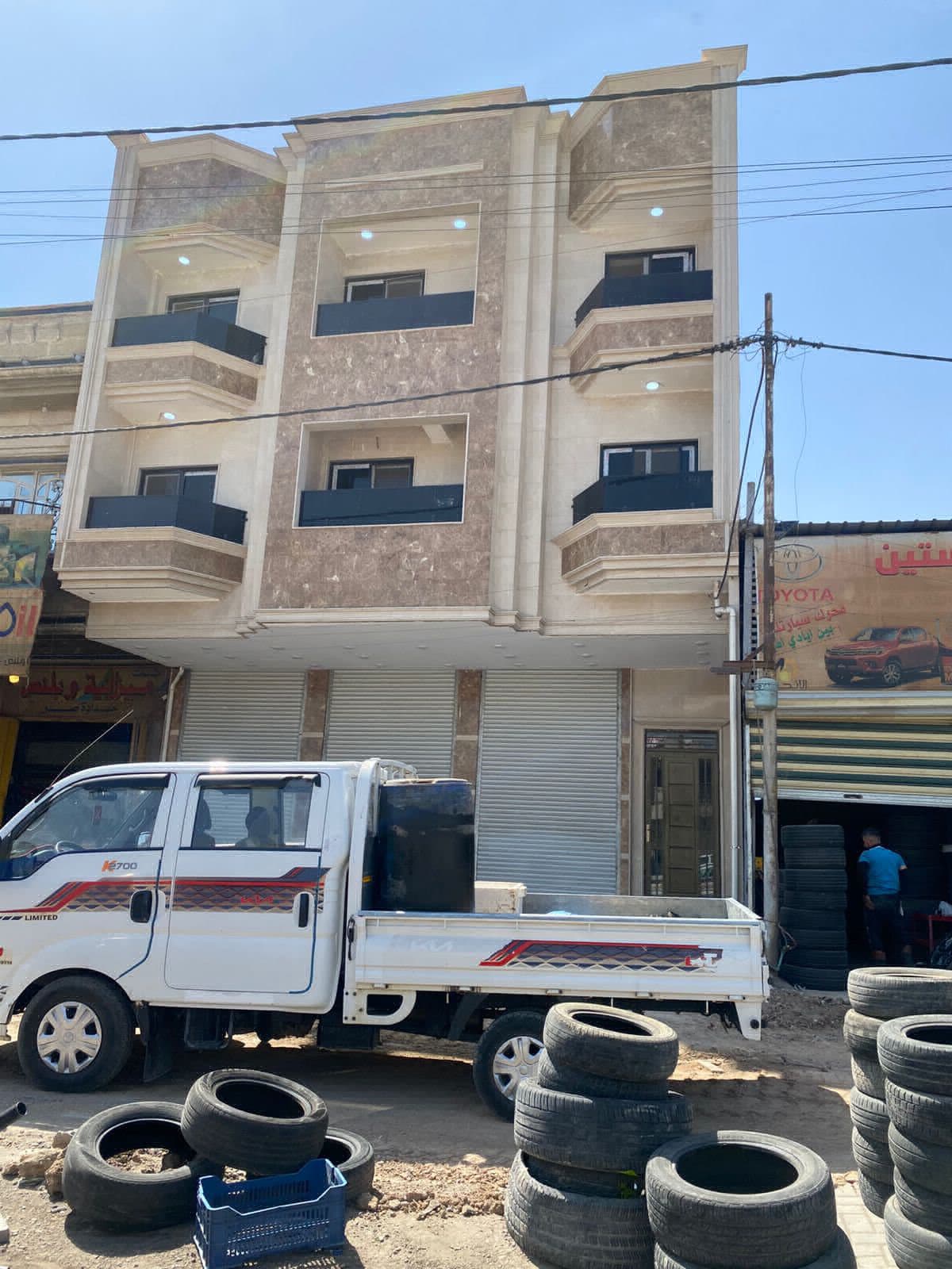 بناية تجارية للبيع - Image 1