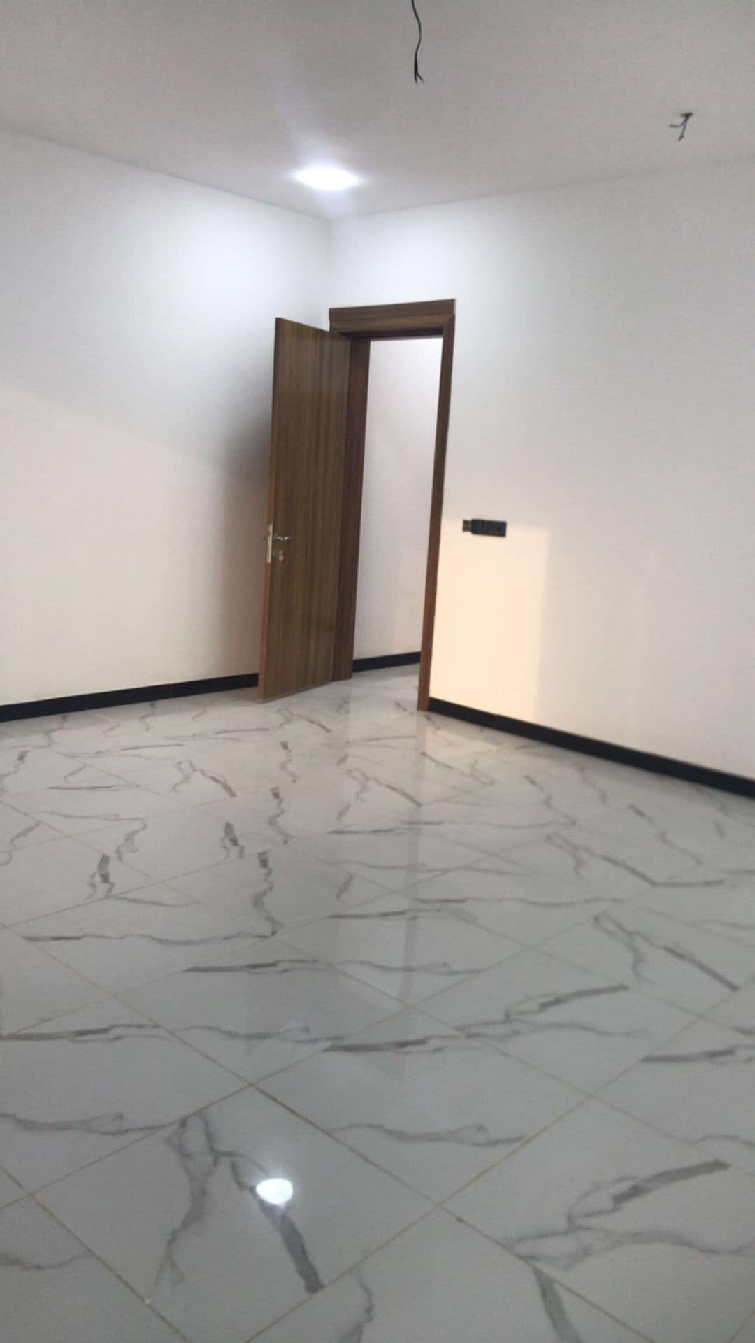 دار ثلاث طوايق للبيع - 5