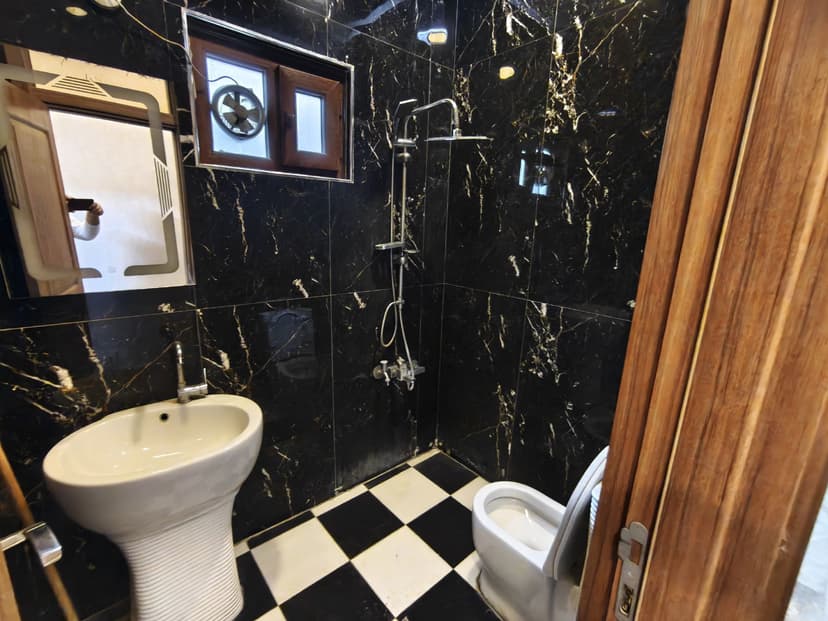 شقه للايجار في حي القادسيه