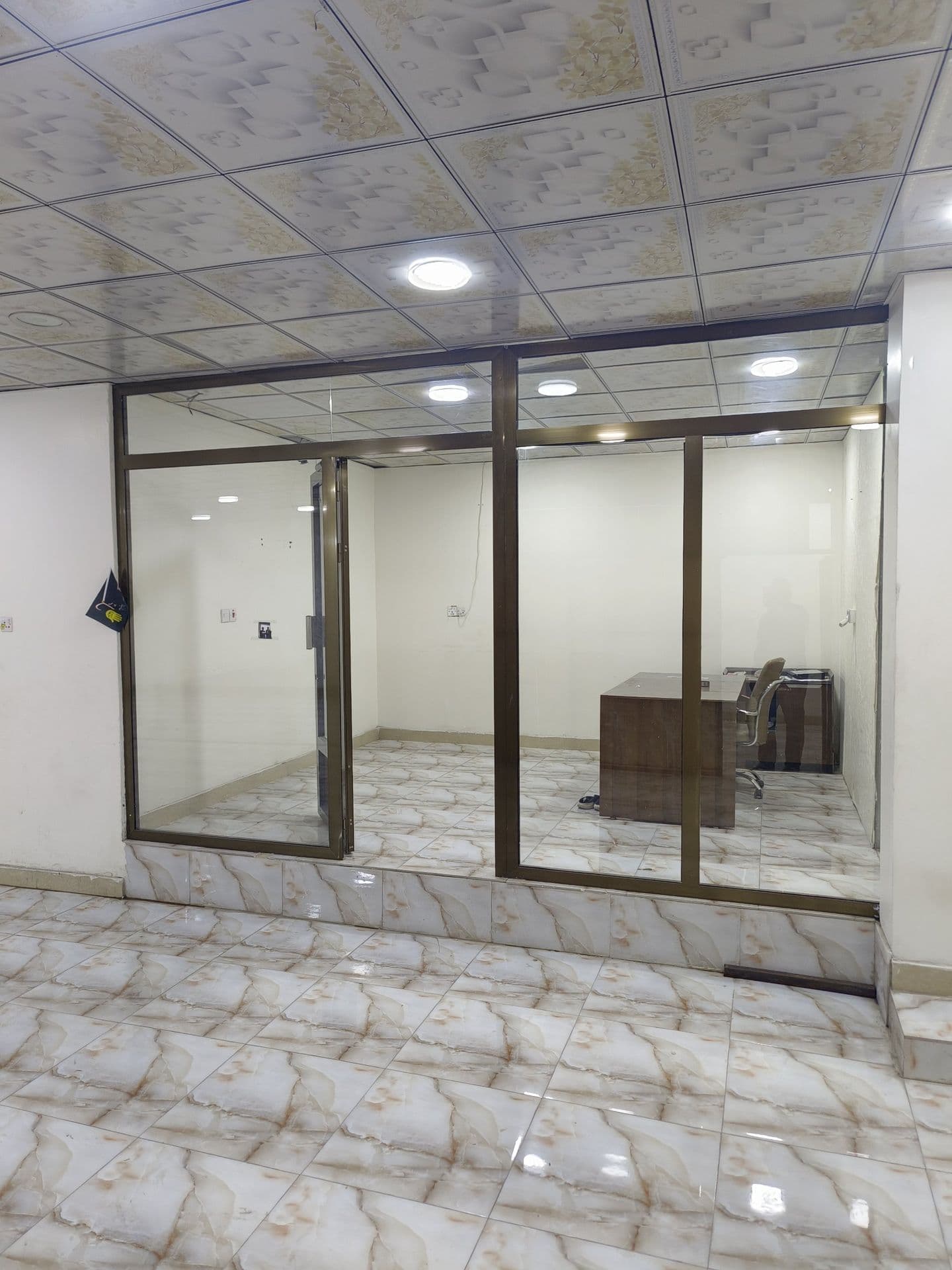 محلات المساحة 250م للايجار