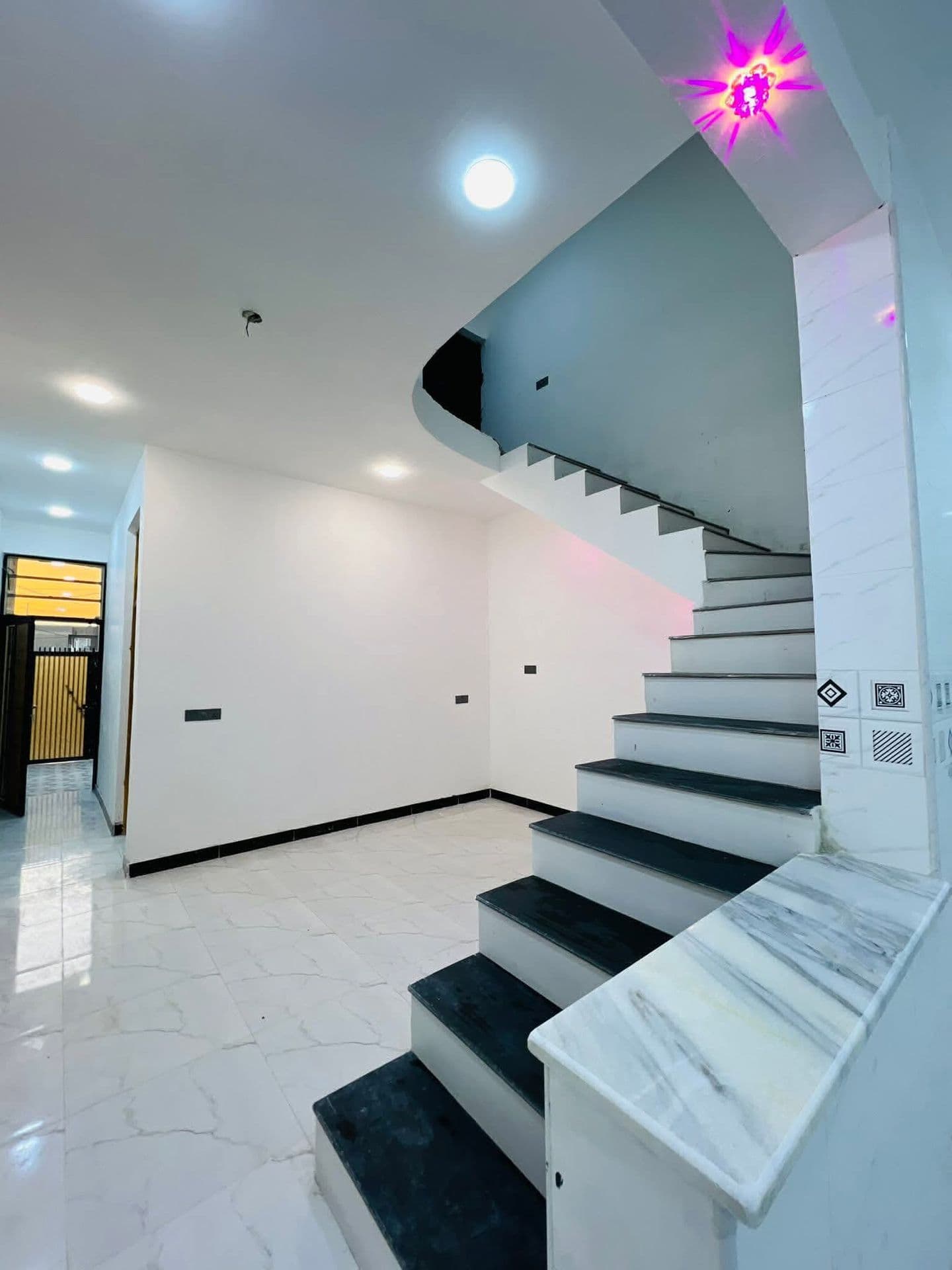 مشتمل للبيع - Thumbnail 4