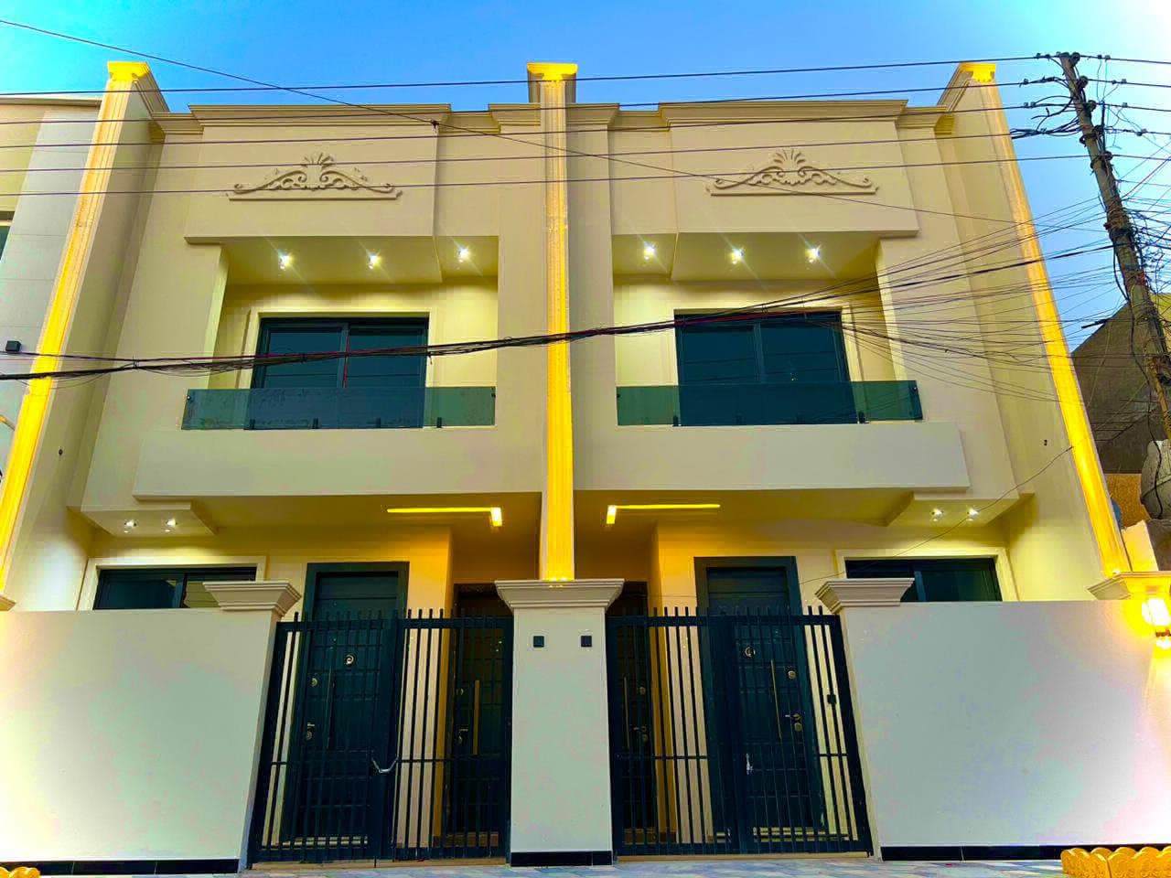  طابقين ونص