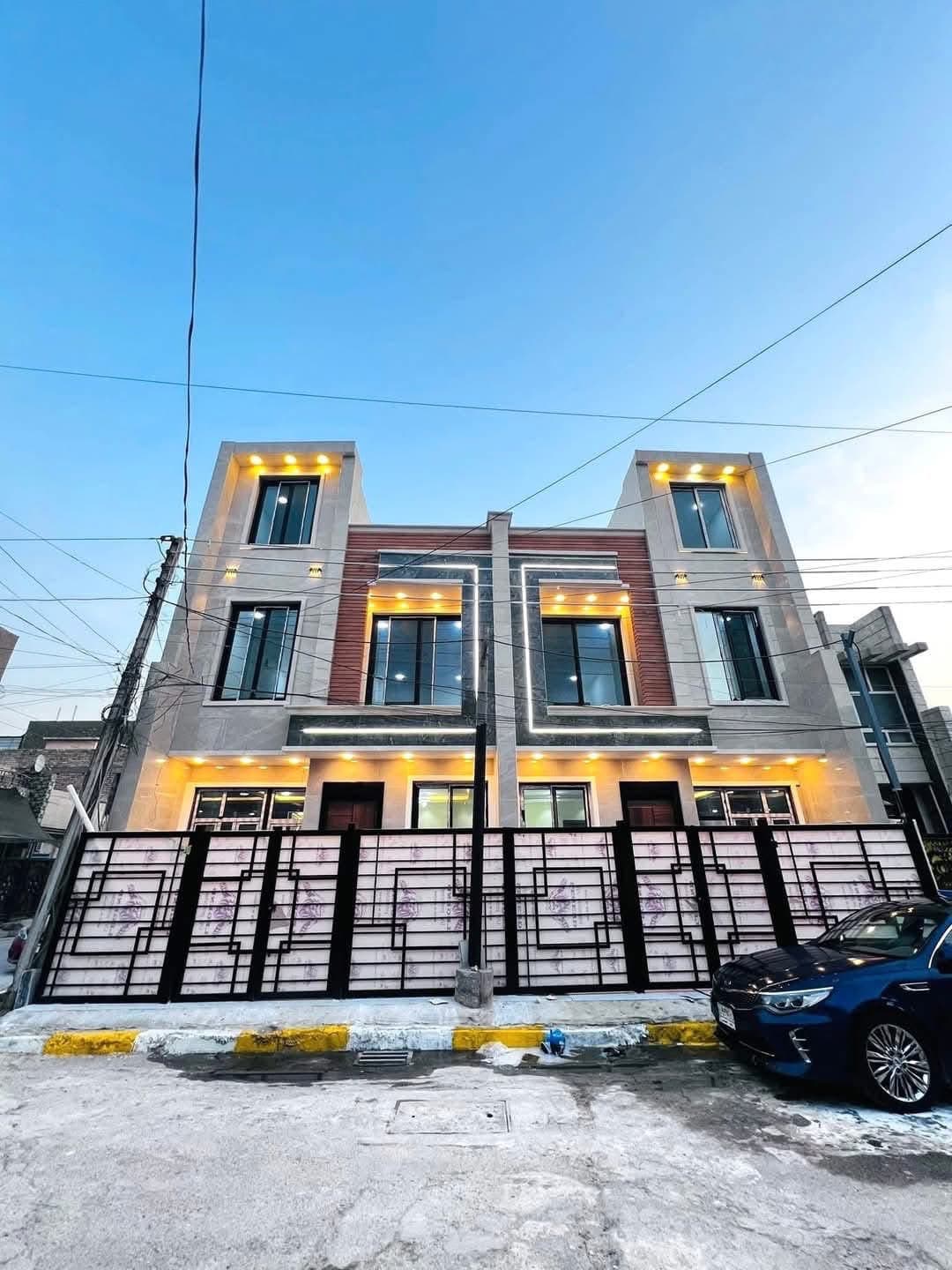 للبيع 55متر ثلاث طوابق حي الجهاد الضباط قرب اربع شوارع  - Image 1