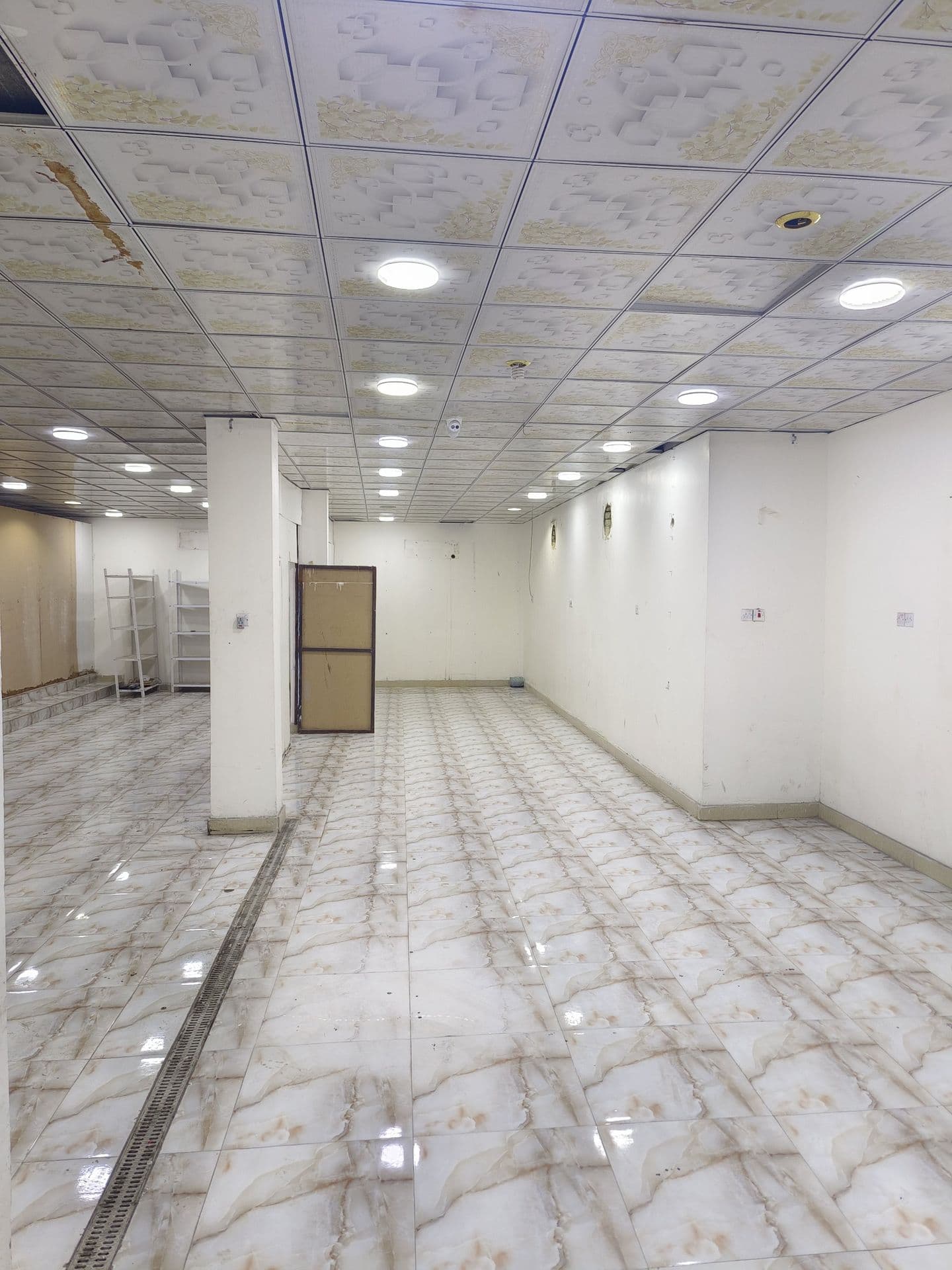 محلات او مساحة 250م للايجار  - 3