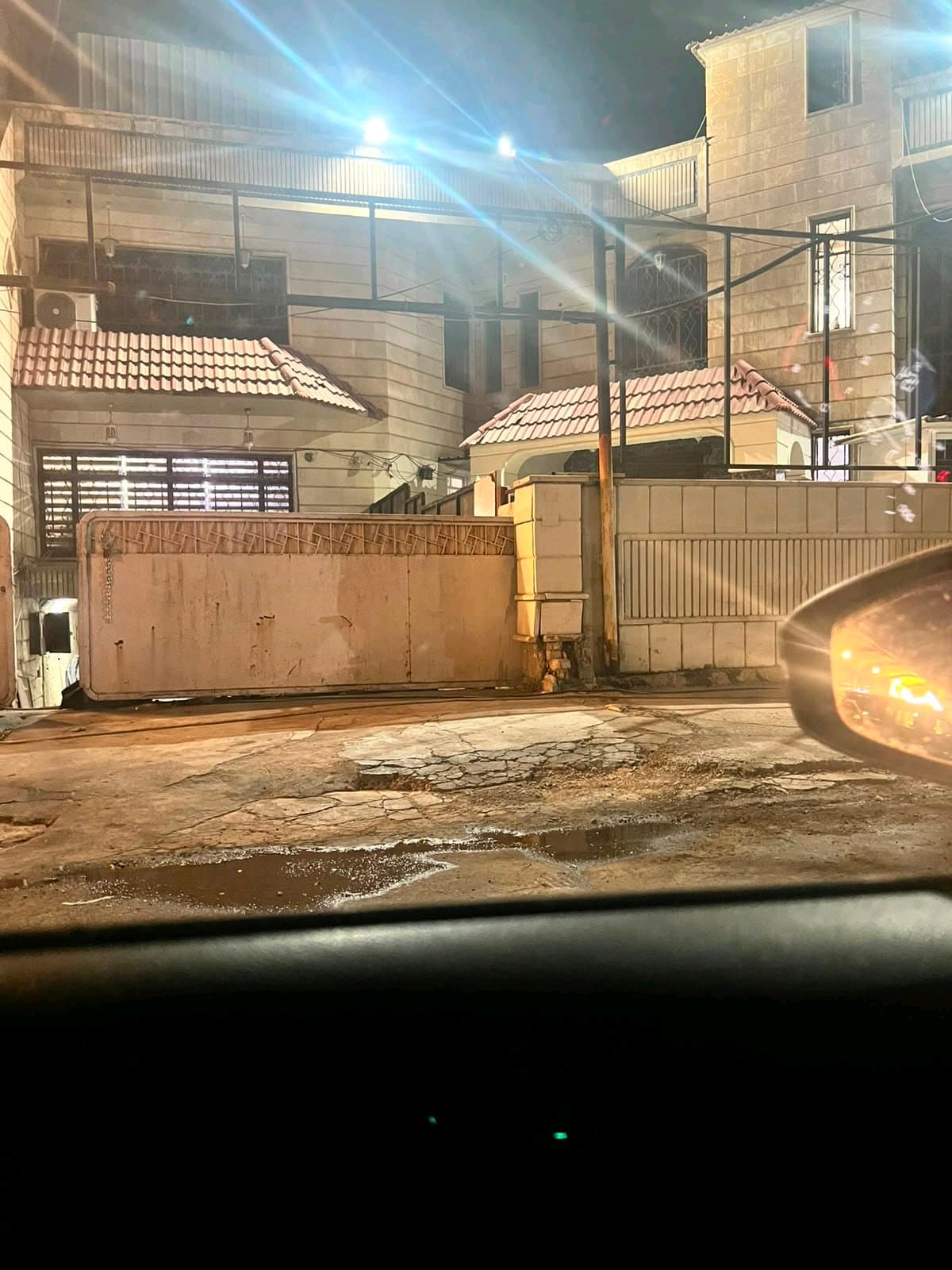 ابو يقين للعقارات 