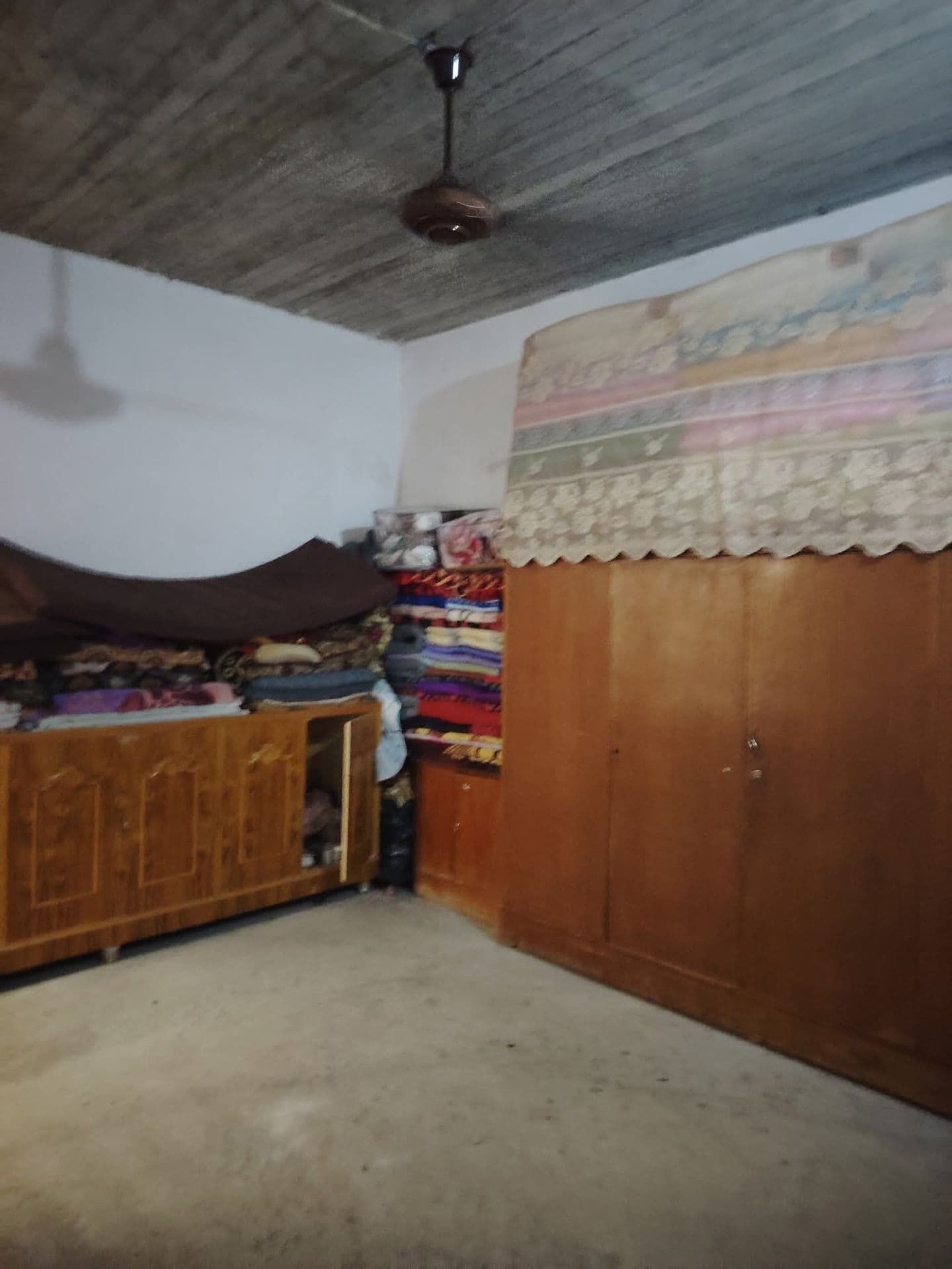 دار للبيع مساحه 100 متر طابقين  ✅موصل حي الانتصار شارع 60خلف جامع الغرباء سند طابوالزهور شرط التحويليتكون من 3 غرف نوم 💤 وهولين واستقبال ومطبخ ومشتملات وبيتونه طابق ثالث كبيره تبليط خدمات كامله 👉👉السعر 74 وبي مجال للاستفسار الاتصال الارقام التاليه 0776885548207503424865@الجميع @إشارة - Thumbnail 5