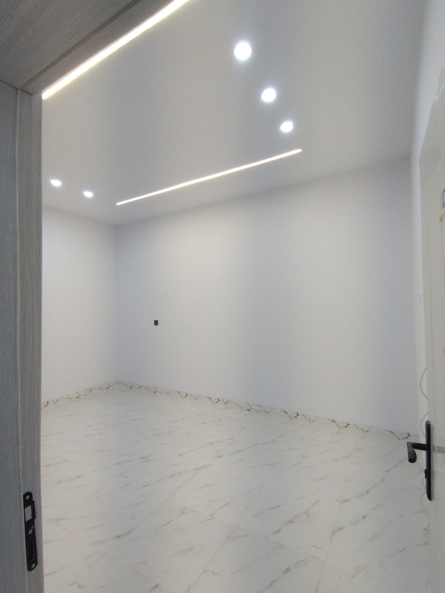 دار للبيع طابقين في منطقة حي العسكري  - Thumbnail 3