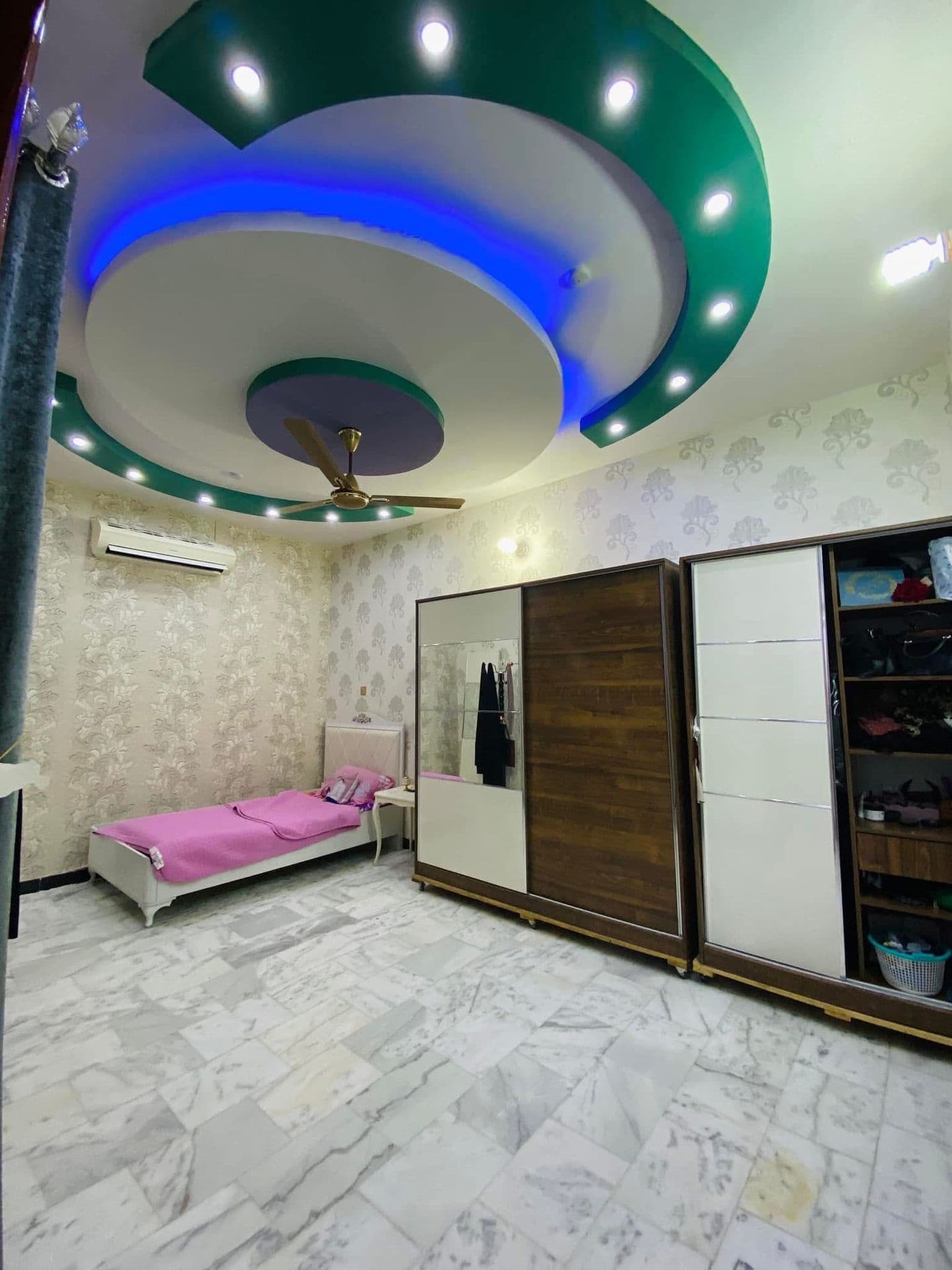 دار للبيع في حي الغدير  - Image 1