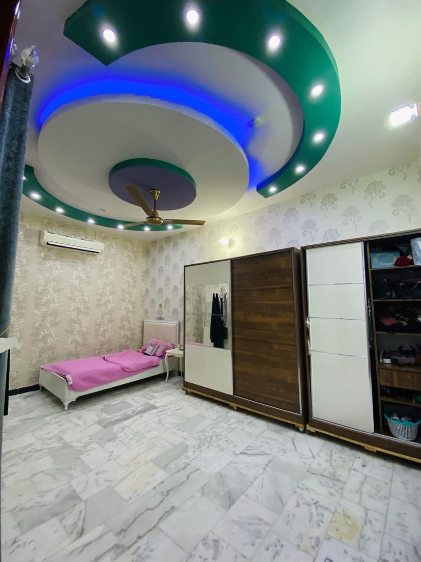 دار للبيع في حي الغدير 