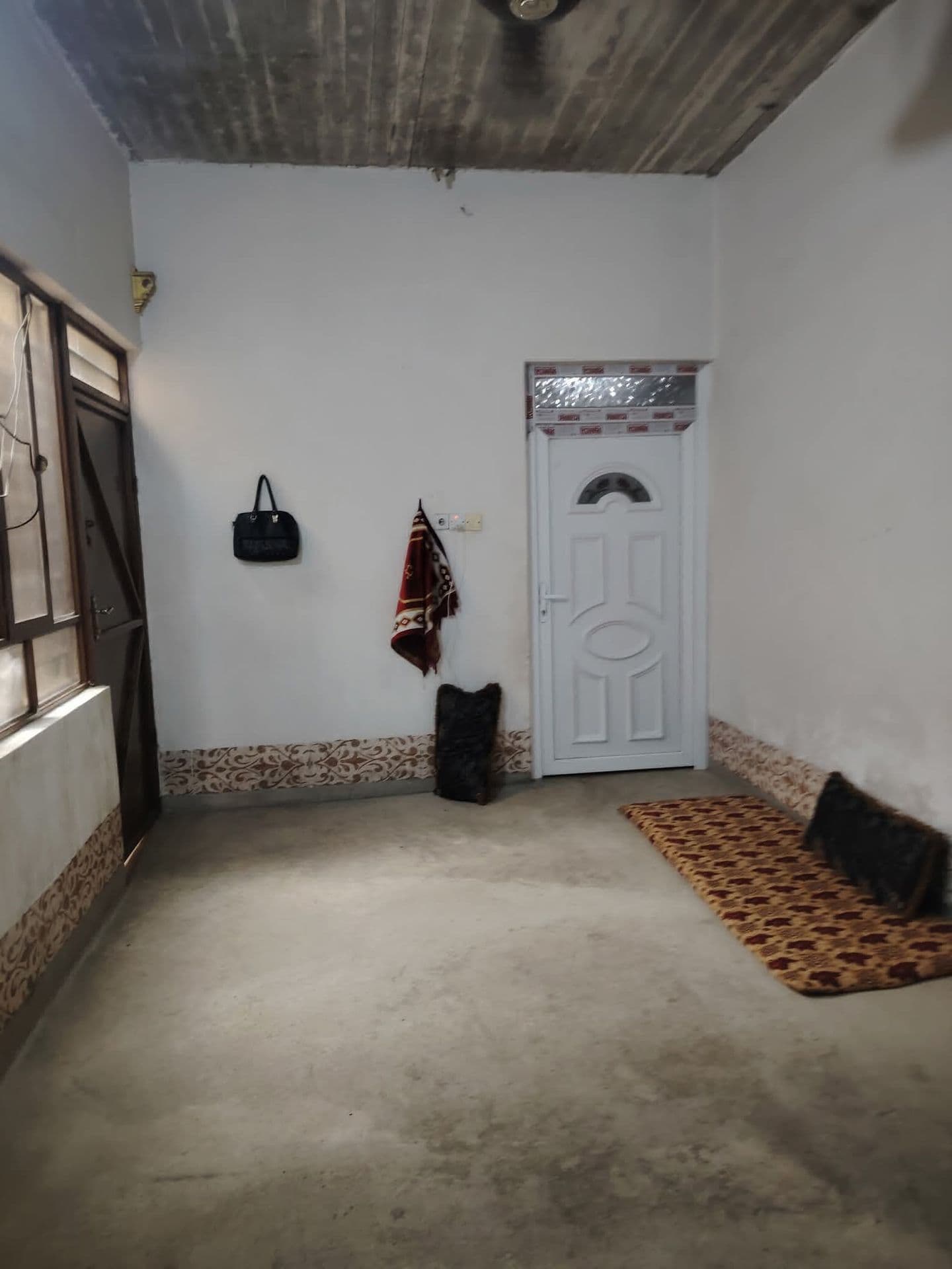 دار للبيع مساحه 100 متر طابقين  ✅موصل حي الانتصار شارع 60خلف جامع الغرباء سند طابوالزهور شرط التحويليتكون من 3 غرف نوم 💤 وهولين واستقبال ومطبخ ومشتملات وبيتونه طابق ثالث كبيره تبليط خدمات كامله 👉👉السعر 74 وبي مجال للاستفسار الاتصال الارقام التاليه 0776885548207503424865@الجميع @إشارة - Thumbnail 6