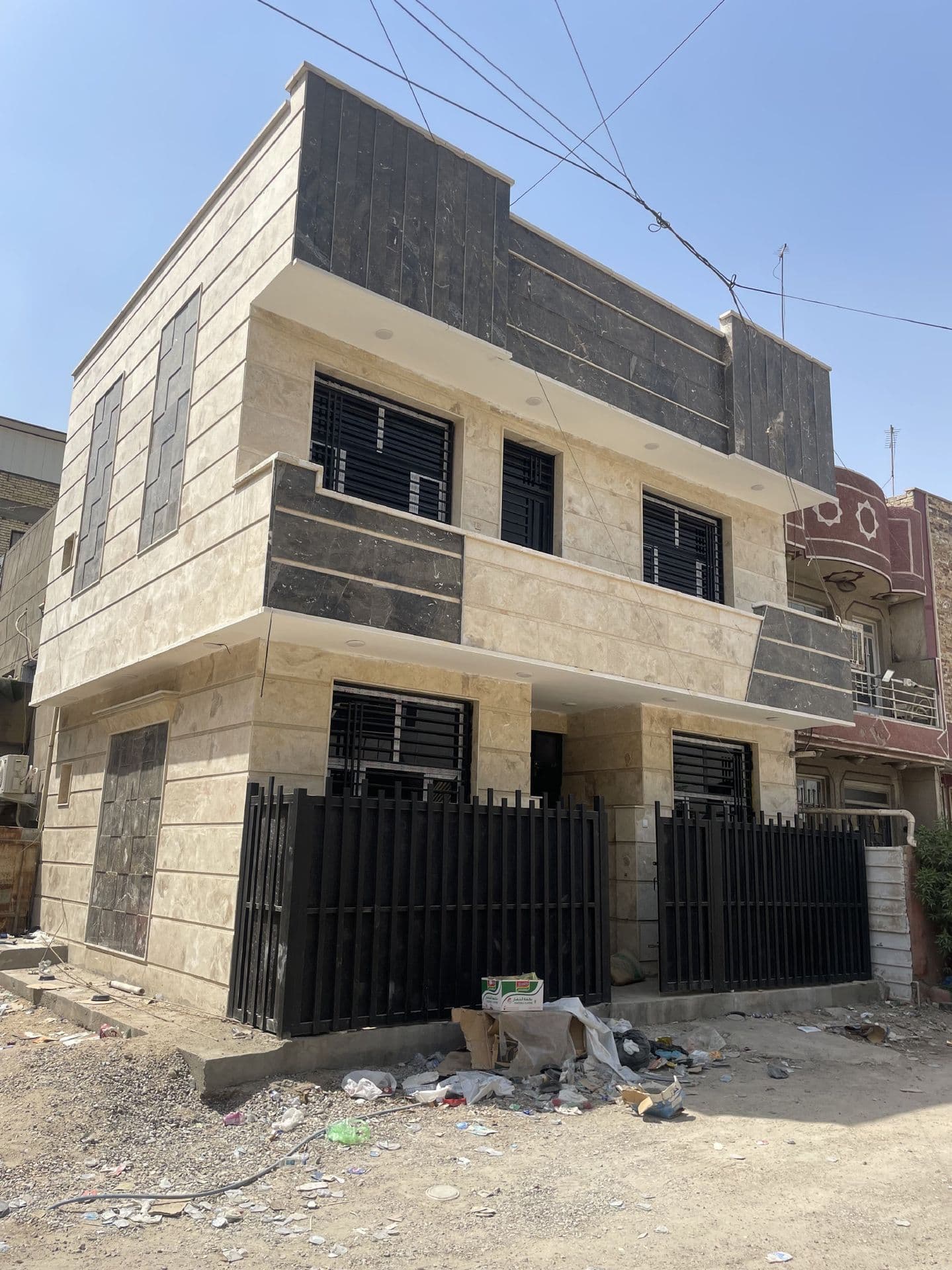 بيت طابقين 