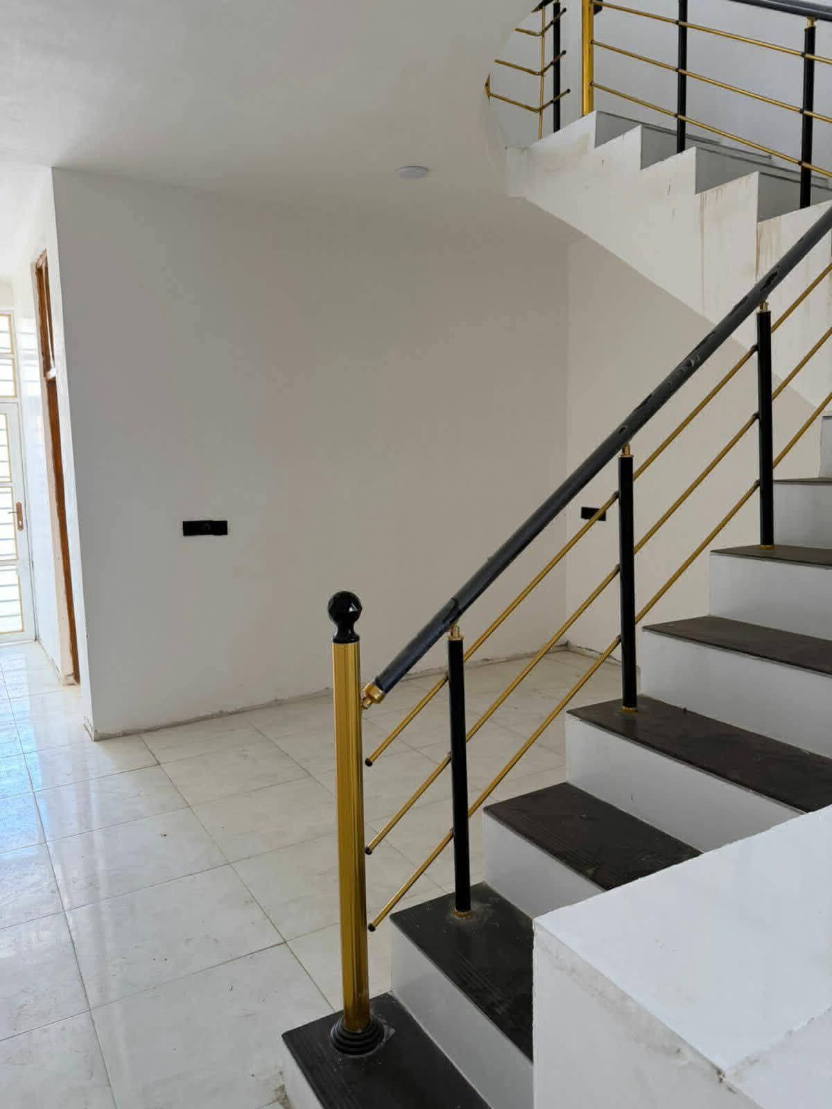 مشتمل للبيع - Image 1