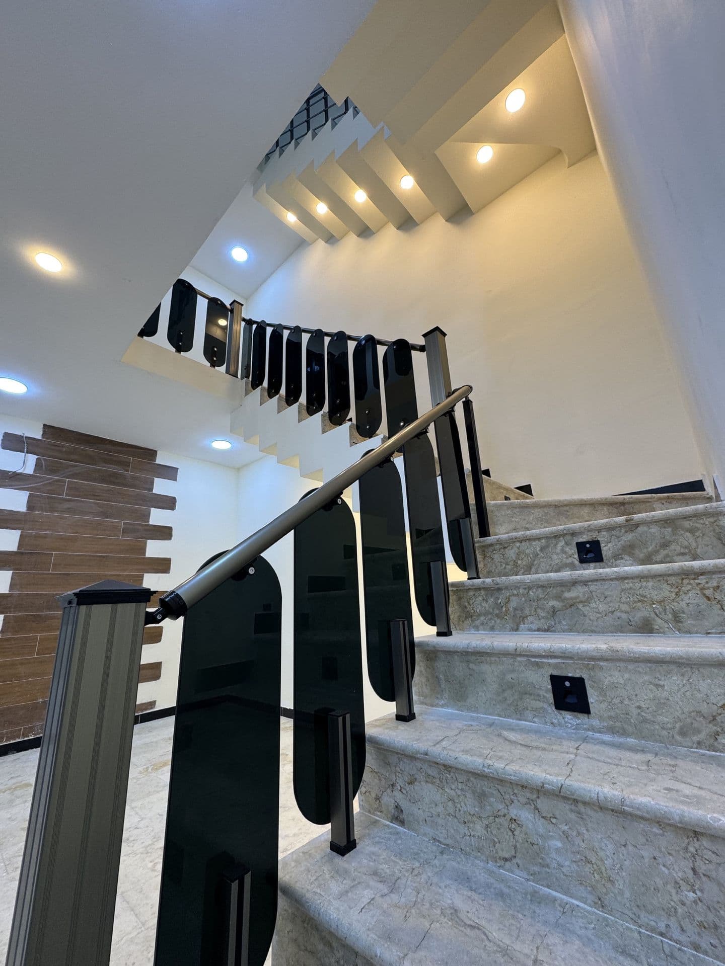 دار للبيع 120متر في حي الجهاد خلف اربع شوارع  - Thumbnail 3