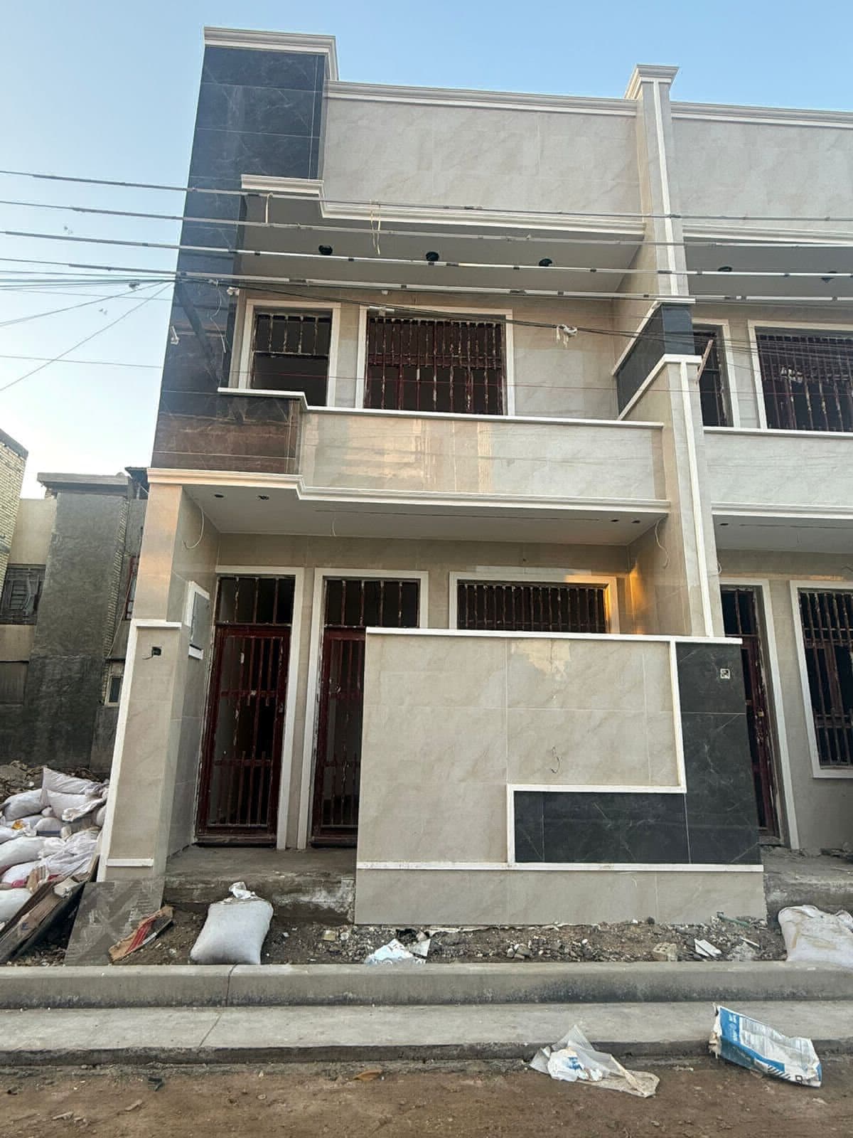 دار للبيع حديث في الشعب حي البساتين  - Image 1