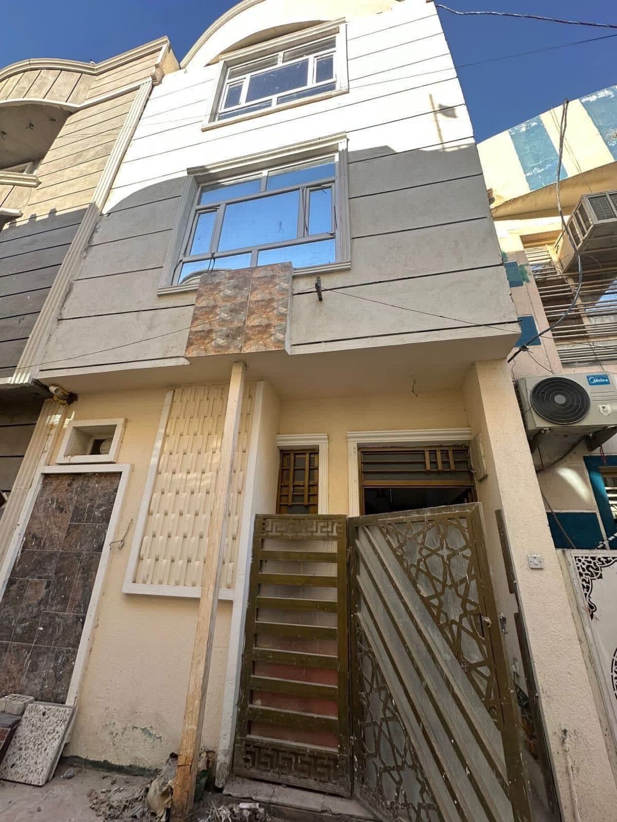 💎 للأيجار في السيدية 💎منشور رقم((382))بيت 55 متر يحتوي على 2 نوم و مطبخ وصالة و خدمات الموقع📍الاقتصادين للأستفسار📞07775633891الضباط قرب مجمع السفير 📍مكتب المتحدة للاستثمار العقاري 📍 - 4