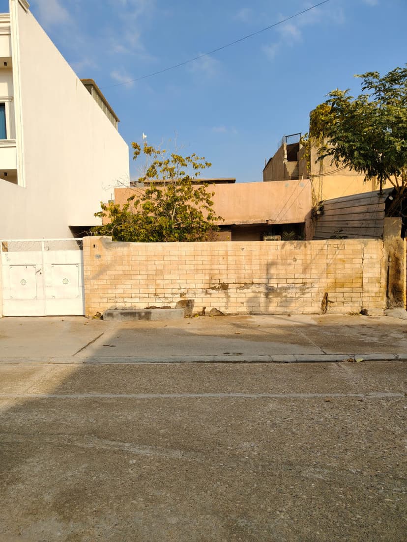 دار للبيع في حي الشورجة