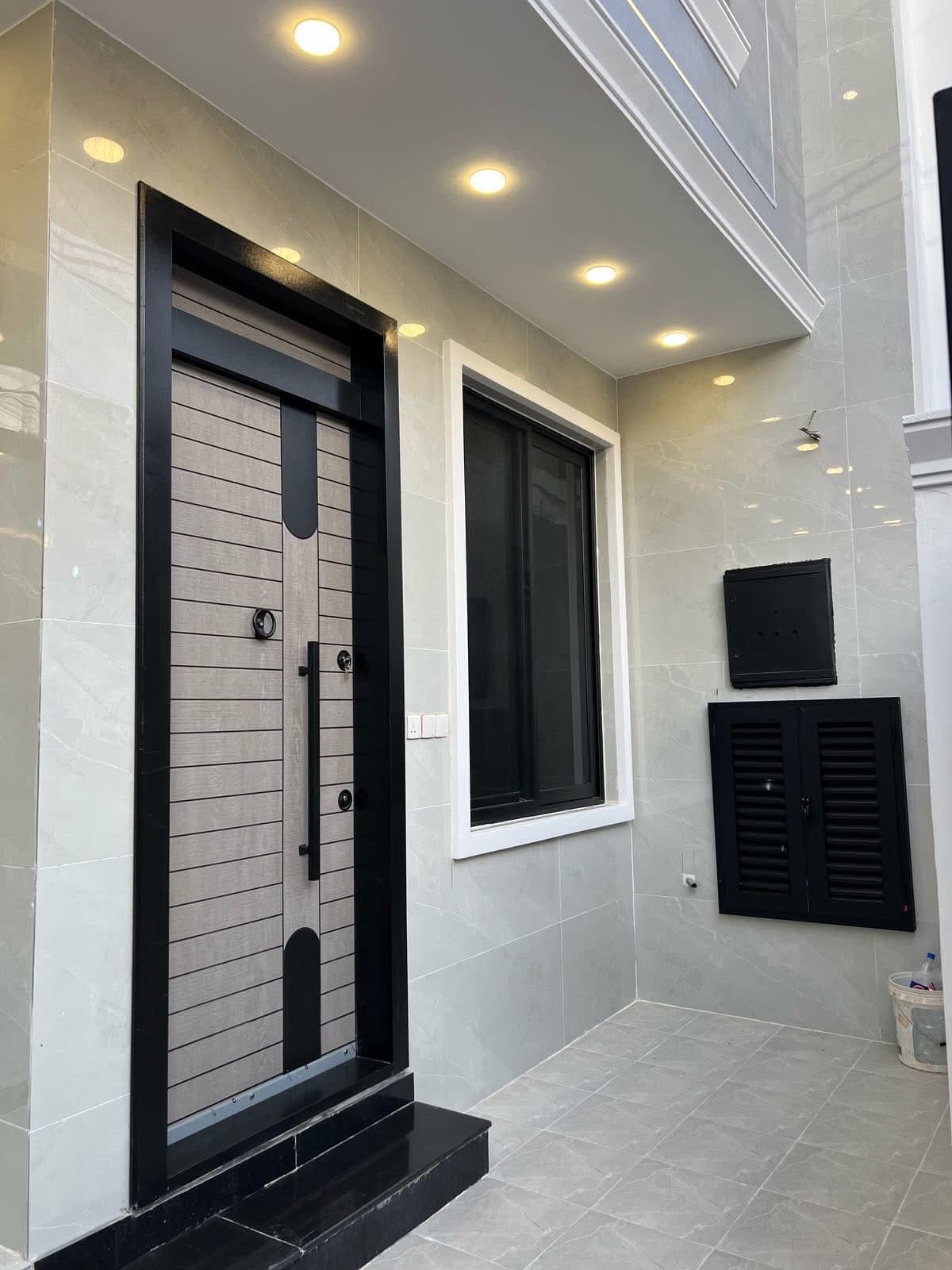 للبيع 100متر في الجهاد الشارقة قريب جدا من 40  - Thumbnail 2