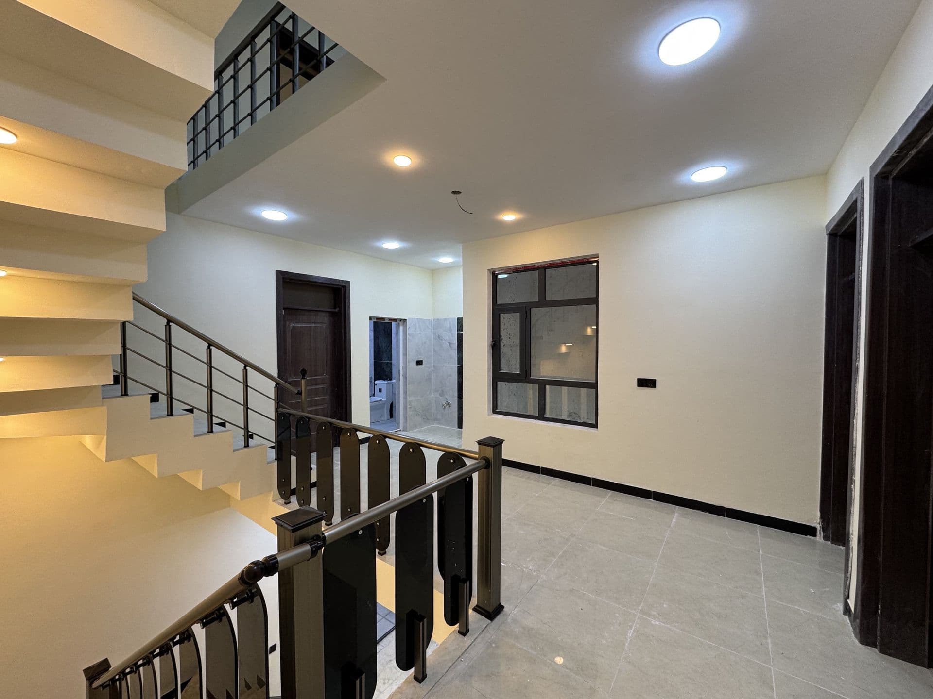 دار للبيع 120متر في حي الجهاد خلف اربع شوارع  - Thumbnail 4