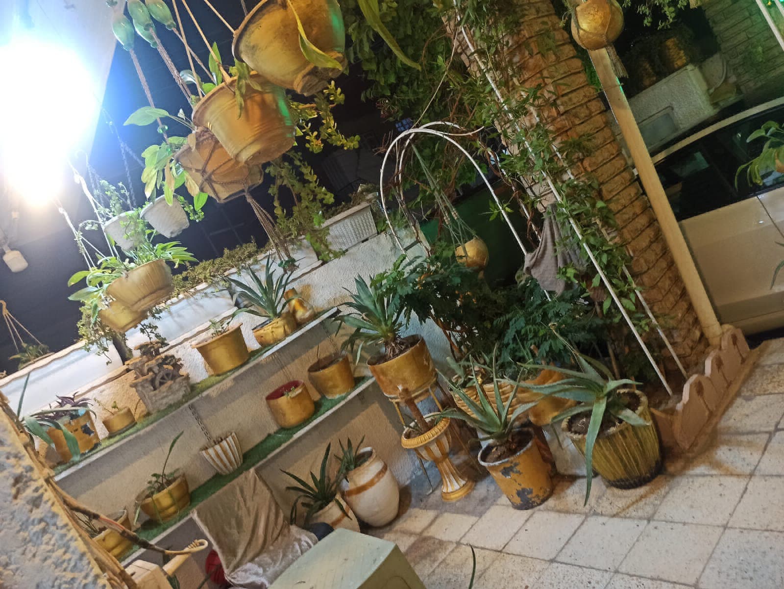 بيت للبيع مساحه 200متر الواجهه 10 والنزال20 العنوان حي الجهاد منطقه الخارجيه  - Image 1