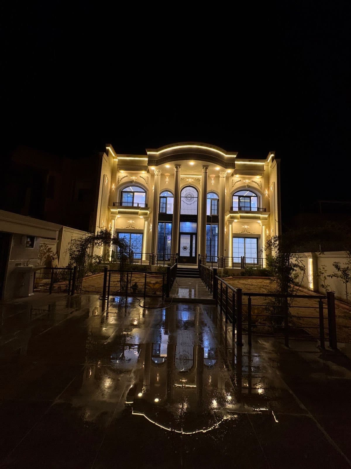 دار للبيع في منطقة حي عدن - Image 1